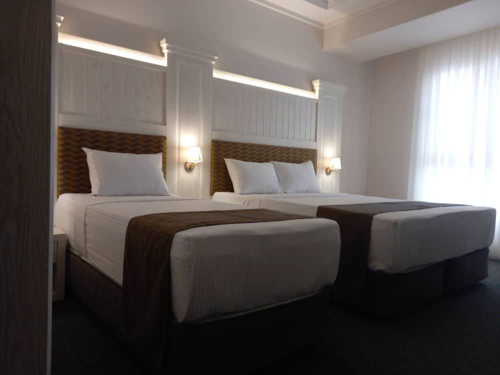 اتاق سه تخته هتل جوار الملک مشهدهتل جوار الملک مشهدرزرو هتل-های
