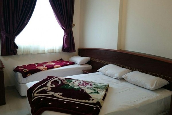 اتاق 3 تخته هتل آپارتمان دجله مشهد 2رزرو هتل-های
