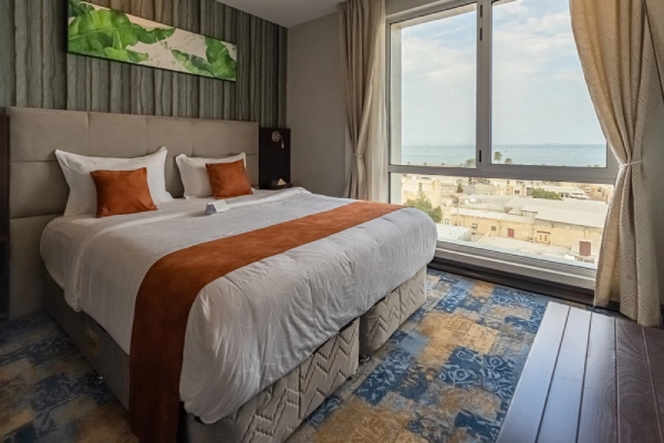 اتاق دبل رو به دریا هتل آوینا قشمرزرو هتل-های