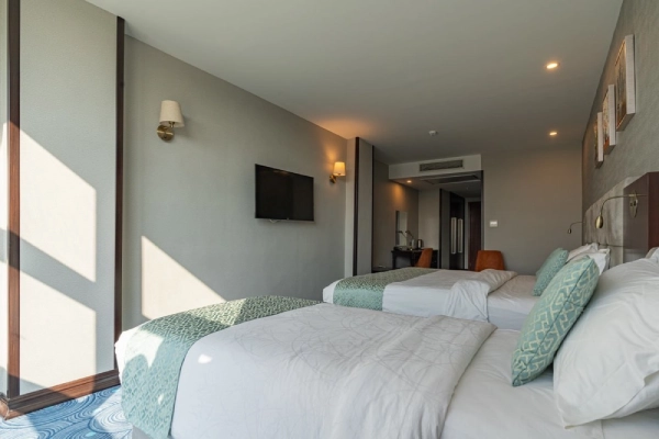 اتاق سه نفره هتل آوینا قشمرزرو هتل-های