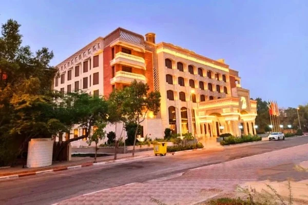 نمای اصلی هتل امیرکبیر کیش