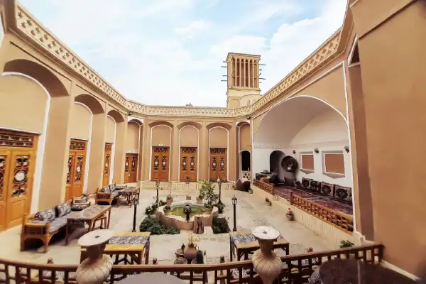 راهرو هتل سنتی گیتی یزد