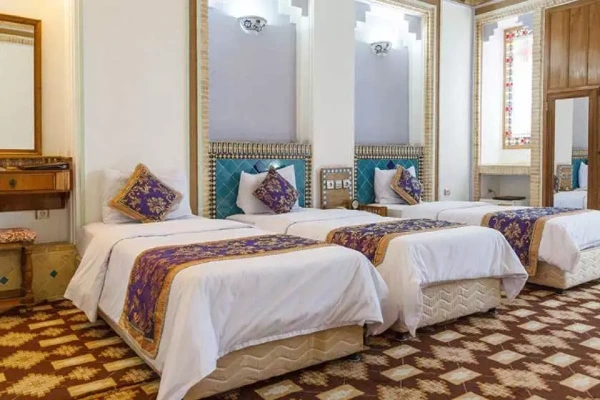 اتاق سه تخته مشیر الممالک یزدرزرو هتل-های